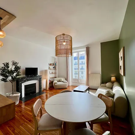 2 Chambres, Parking Privé, Gare à 5 Min * Grenoble