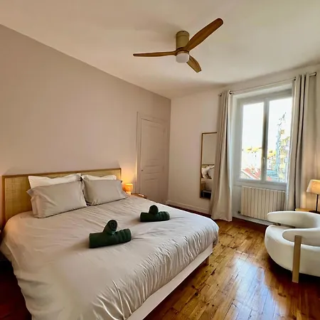Appartement 2 Chambres, Parking Privé, Gare à 5 Min *