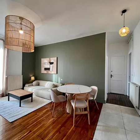 2 Chambres, Parking Privé, Gare à 5 Min * Grenoble